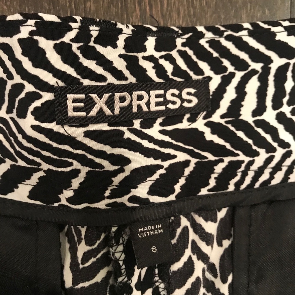 • EXPRESS SHORTS • - Picture 3 of 3